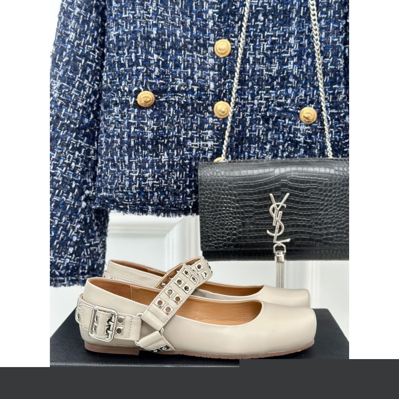 Other flat shoes